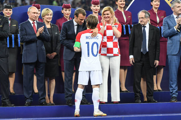 中突然出现 中突然出现